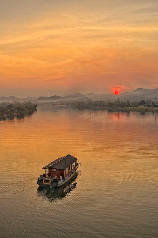 Large JPG AZLRH Sunset Cruise Golden Hour 600 x 900