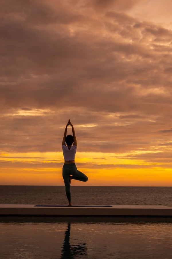 Large JPG Yoga at Sunset by Pool 600 x 900